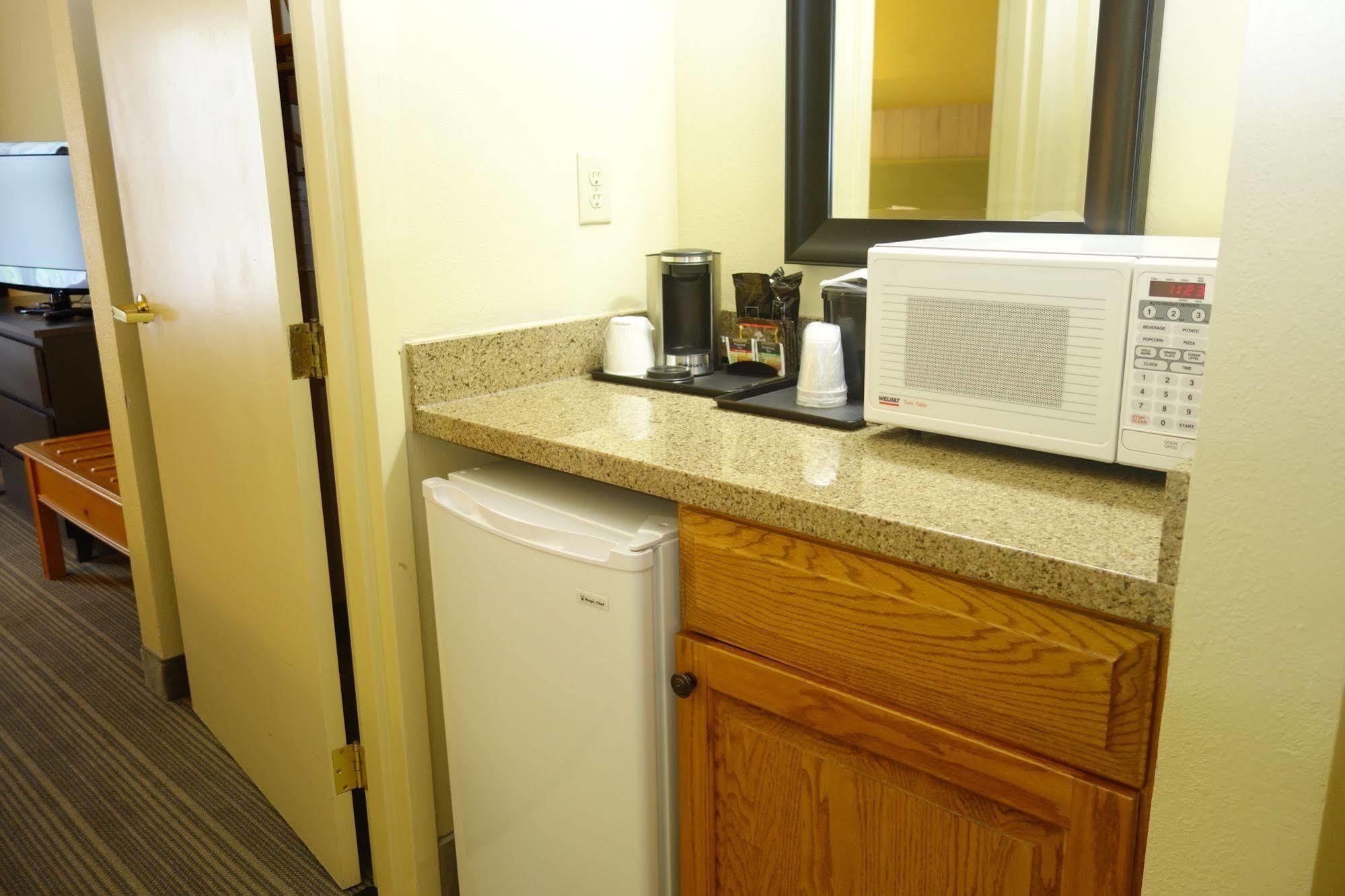 Country Inn & Suites By Radisson, Burlington Elon , Nc Екстериор снимка
